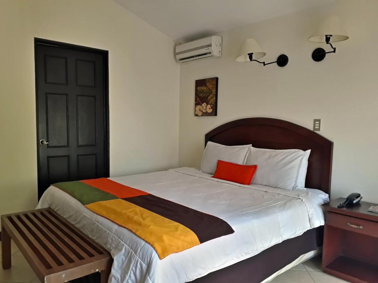 Kal Nawi Hotel San Salvador Esterno foto