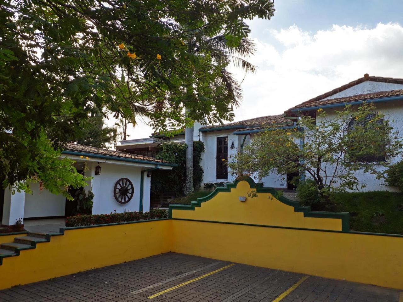 Kal Nawi Hotel San Salvador Esterno foto