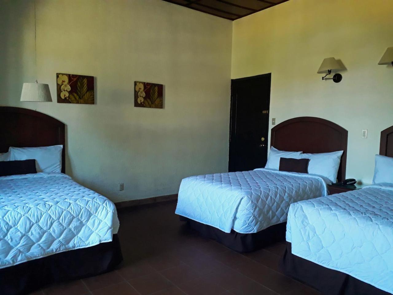 Kal Nawi Hotel San Salvador Esterno foto