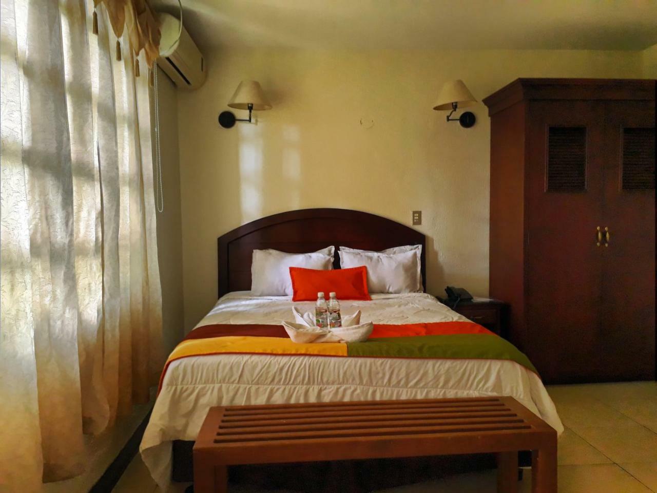 Kal Nawi Hotel San Salvador Esterno foto