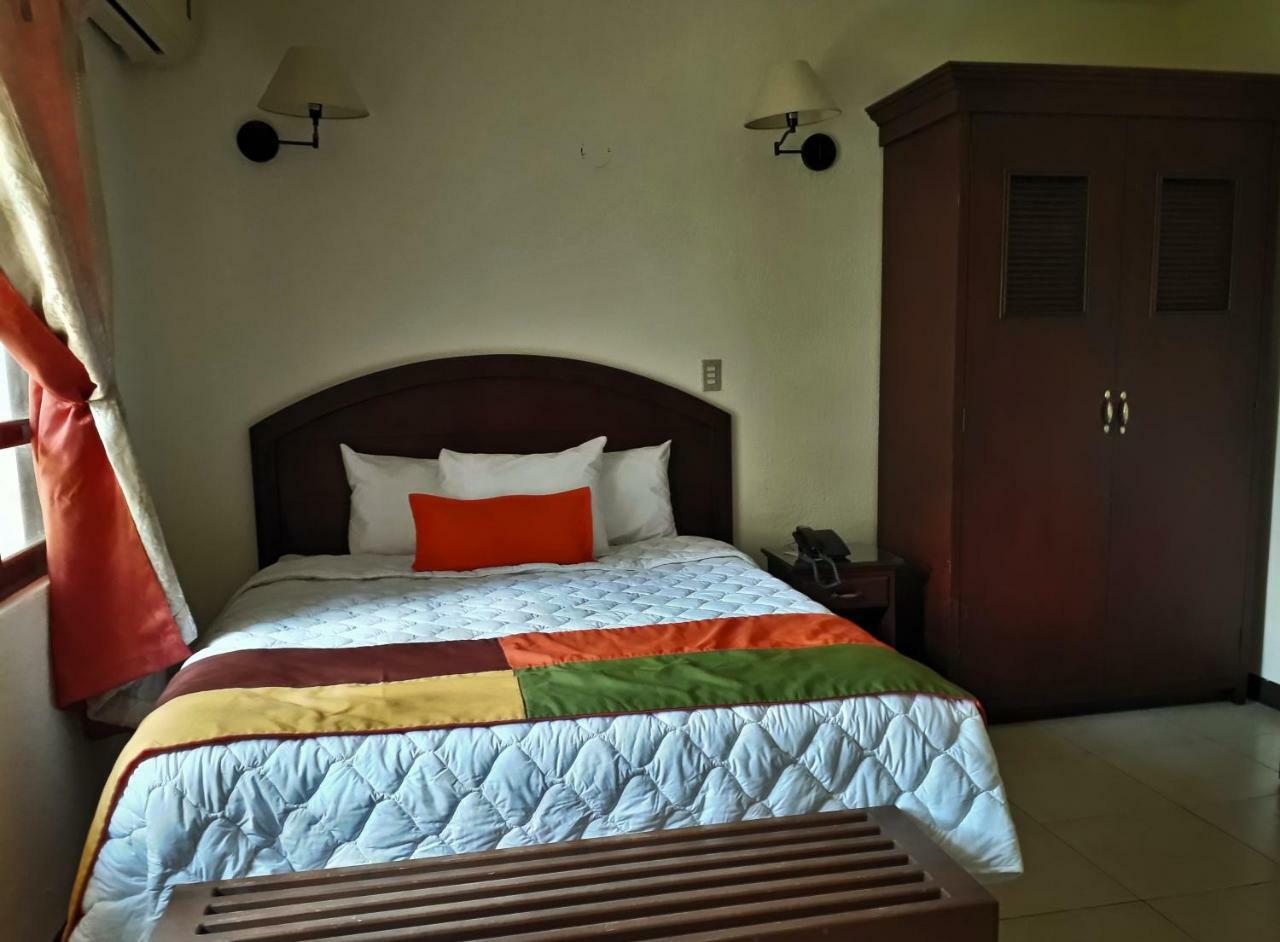 Kal Nawi Hotel San Salvador Esterno foto