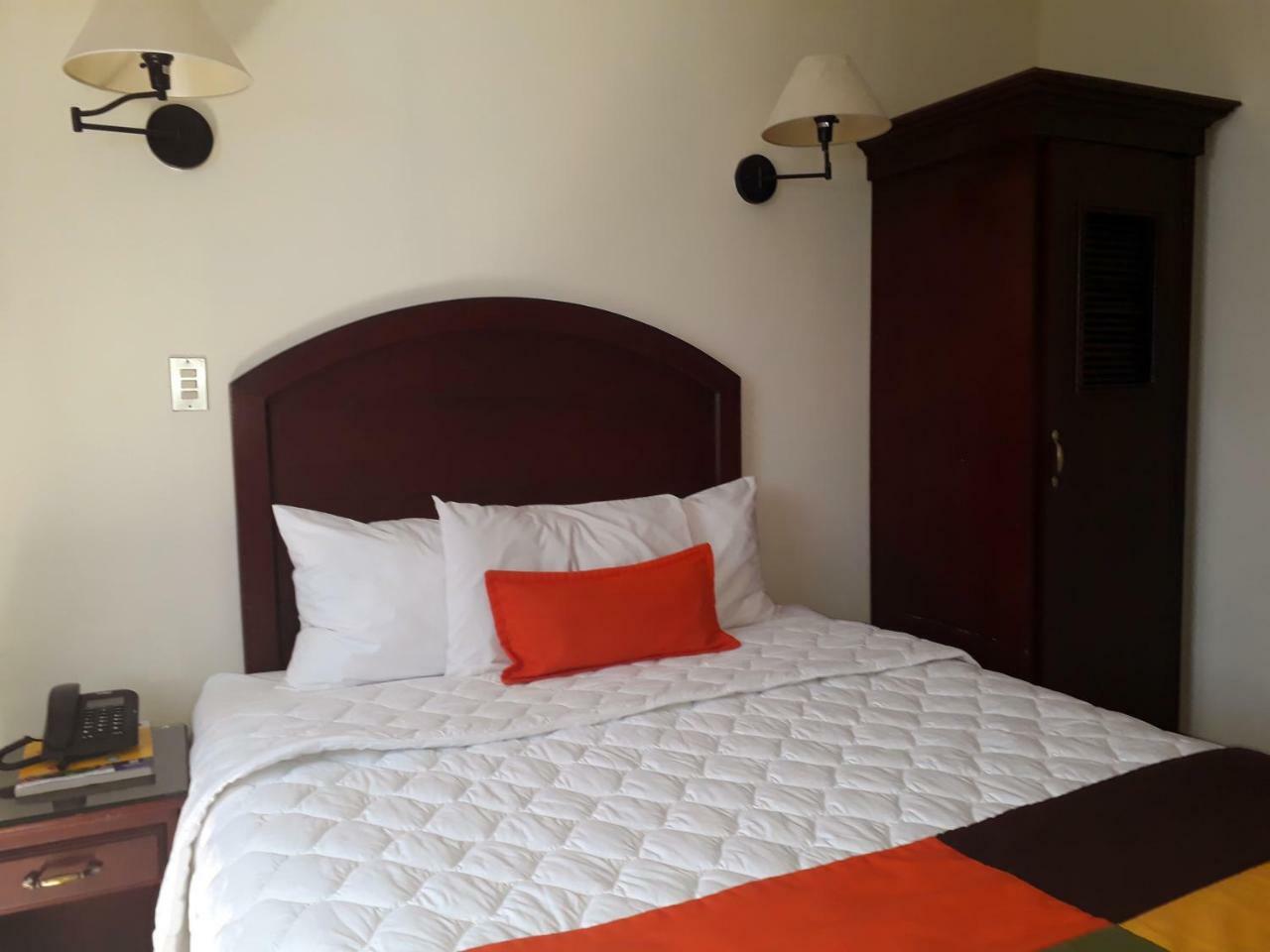 Kal Nawi Hotel San Salvador Esterno foto