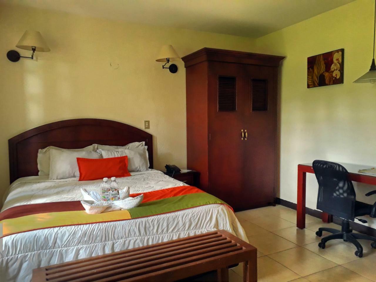 Kal Nawi Hotel San Salvador Esterno foto