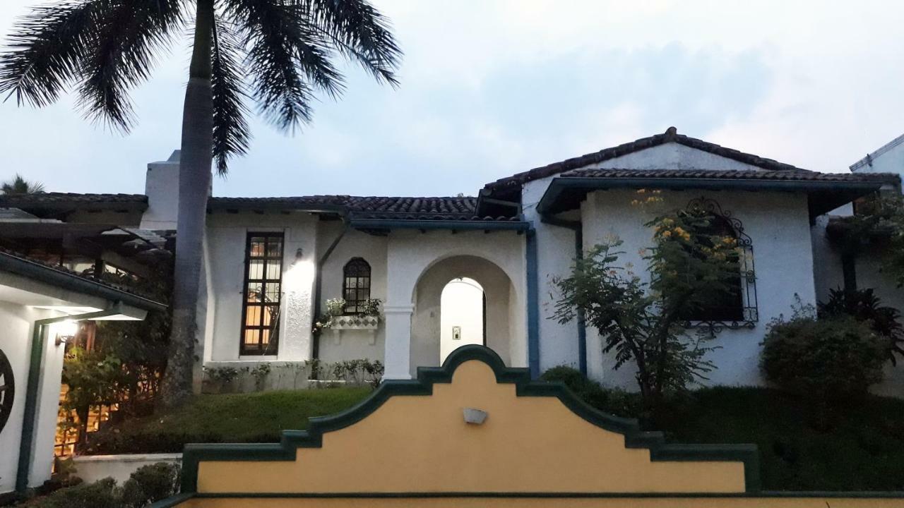 Kal Nawi Hotel San Salvador Esterno foto